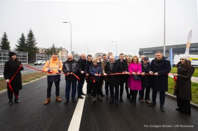 zdjęcie z uroczystego otwarcia drogi łączącej ul. Krzyżanowskiego z ul. Wieniawskiego w Rzeszowie, fot. Grzegorz Bukała, Urząd Miasta Rzeszowa